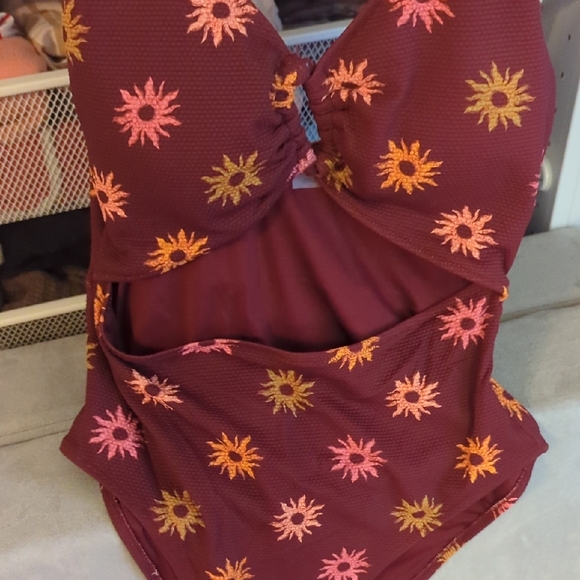 Textured One-Piece Cut-Out Swimsuit, L - Picture 2 of 5